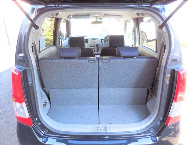 セカンドシートを立てていても、屋根が高いので色々な荷物を積む事が出来ます★