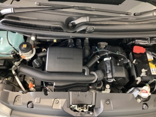 ホンダスタッフがしっかり整備して保証付きにてお渡し致します。エンジンルーム＆室内ルームともにクリーニング済みで清潔です。快適なドライブをお楽しみください。