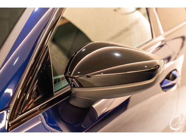 ・ブラックAudi rings＆ブラックスタイリングパッケージ　エクステリアミラーハウジングブラック・・・￥150,000