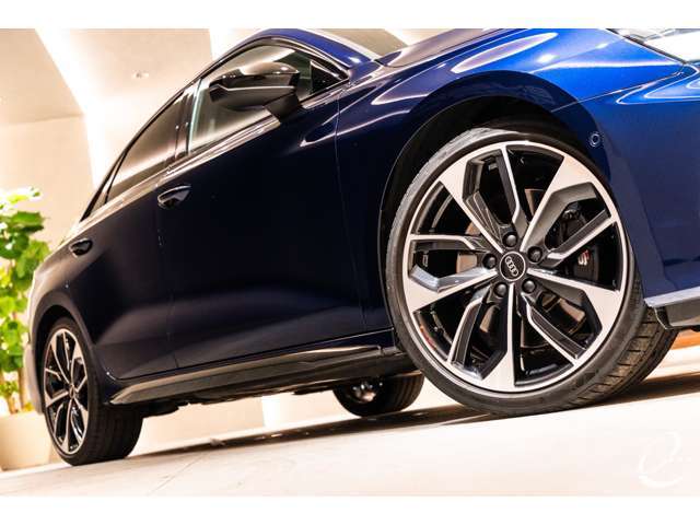 ・アルミホイール5ダブルスポークエッジデザイン　アンスラサイトブラックダイヤモンドターンド　8.0J×19　（Audi sport）・・・￥250,000