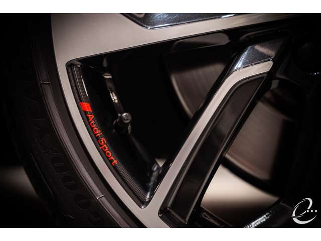 ・アルミホイール5ダブルスポークエッジデザイン　アンスラサイトブラックダイヤモンドターンド　8.0J×19　（Audi sport）・・・￥250,000