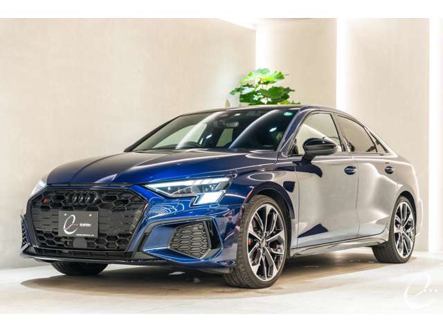 ボディカラーは有償オプションとなる『ナバーラブルーメタリック』となっております