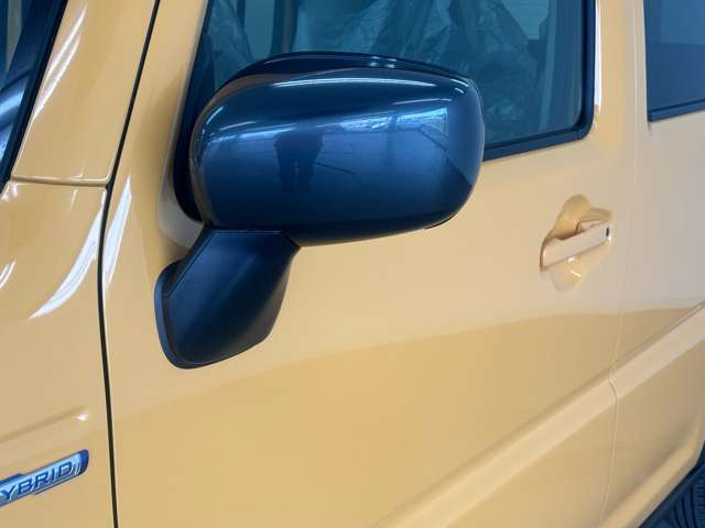 届出済未使用車なので内外装共に使用感がなくおろしたての気分が味わえます。また、高年式なので、数年後に乗り換えるなんて時も乗り方次第では下取り費用の金額もある程度見込めるのではないでしょうか？