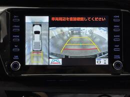 【パノラミックビューモニター】自車周辺をぐるりと俯瞰できるカメラで危険を察知。上空からの映像で自動車や障害物の位置が詳細に確認できるので、狭い駐車場でも安心して駐車できますね。