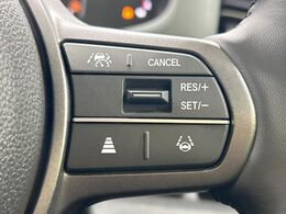 【アダプティブクルーズコントロール】高速道路での長距離走行が楽に！！自動で速度を保つクルーズコントロールが、衝突軽減システムと連携し、前方の車両を感知して車間を保つように速度調節してくれます！！