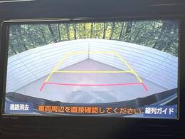 【バックカメラ】駐車時に後方がリアルタイム映像で確認できます。大型商業施設や立体駐車場での駐車時や、夜間のバック時に大活躍！運転スキルに関わらず、今や必須となった装備のひとつです！