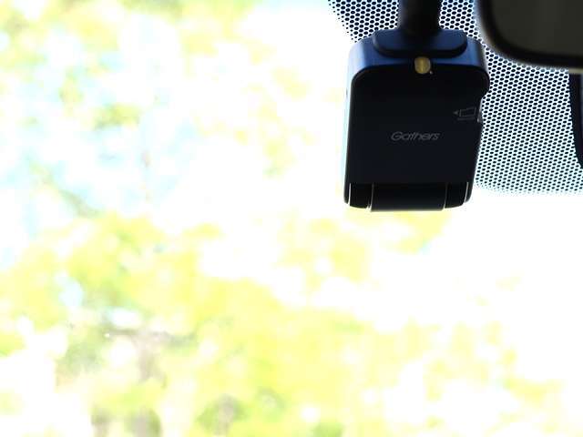 【ドライブレコーダー】事故や当て逃げなどされたときに再度確認ができ証拠となるのが嬉しいですね♪使い方によっては旅の道中の景色も後で見ることもできます♪