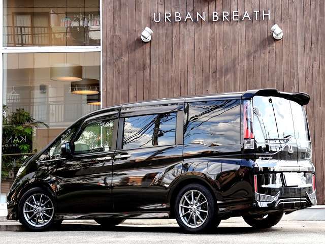 この車両は、「カーセンサー認定」付きです。鑑定師が一台一台チェックし、見た目からでは判断がつかない箇所も入念にチェックしていますので安心して当店のお車を選んでいただけます！