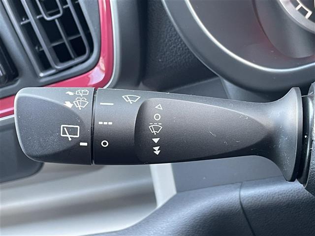 こちら運転席周りの操作部分の写真になります。各部しっかり動作の確認をしておりますので、ご安心だくさい。また、第三者機関の鑑 定書もありますので、そちらも併せて、ご確認いただければ幸いです！