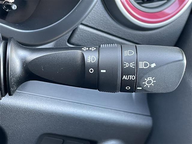 こちら運転席周りの操作部分の写真になります。各部しっかり動作の確認をしておりますので、ご安心だくさい。また、第三者機関の鑑 定書もありますので、そちらも併せて、ご確認いただければ幸いです！