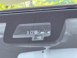 【スズキ　セーフティサポート】走行中に前方の車両等を認識し、衝突しそうな時は警報とブレーキで衝突回避と被害軽減をアシスト。より安全にドライブをお楽しみいただけます。