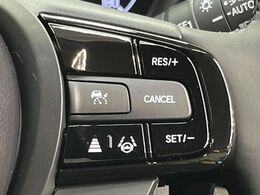 【アダプティブクルーズコントロール】高速道路での長距離走行が楽に！！自動で速度を保つクルーズコントロールが、衝突軽減システムと連携し、前方の車両を感知して車間を保つように速度調節してくれます！！