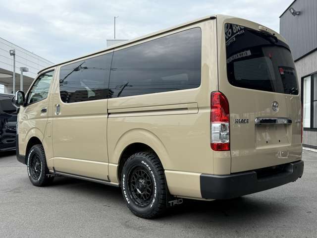 4WD/寒冷地仕様/アースカラーパッケージ/16インチアルミホイール/シートカバー/TRDマッドフラップ/デジタルインナーミラー/パノラミックビューモニタ/両側電動スライドドア/AC100V/純正ナビ