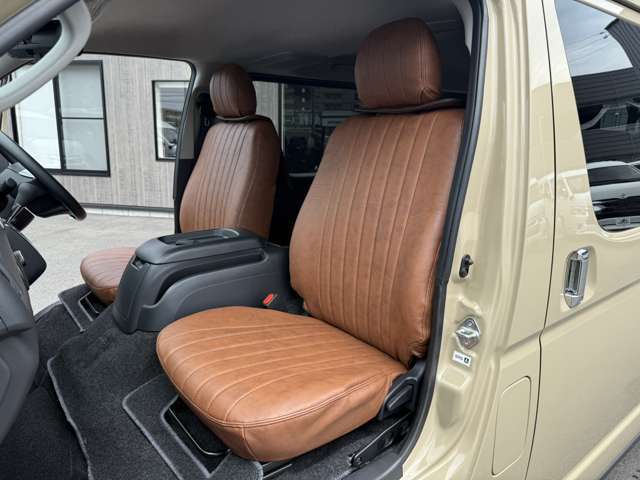 4WD/寒冷地仕様/アースカラーパッケージ/16インチアルミホイール/シートカバー/TRDマッドフラップ/デジタルインナーミラー/パノラミックビューモニタ/両側電動スライドドア/AC100V/純正ナビ