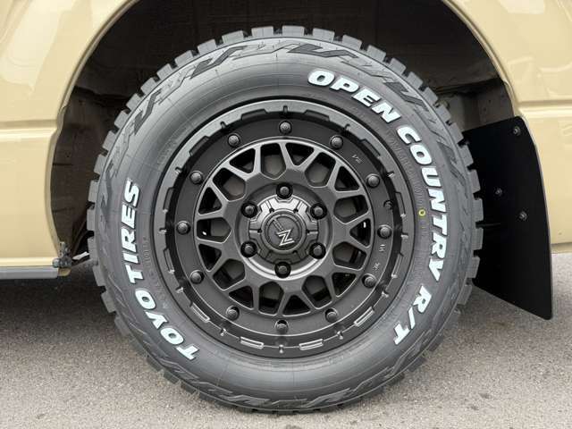 4WD/寒冷地仕様/アースカラーパッケージ/16インチアルミホイール/シートカバー/TRDマッドフラップ/デジタルインナーミラー/パノラミックビューモニタ/両側電動スライドドア/AC100V/純正ナビ