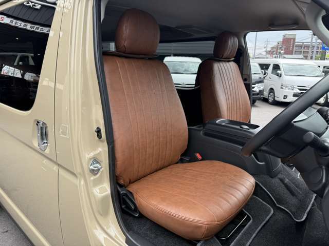 4WD/寒冷地仕様/アースカラーパッケージ/16インチアルミホイール/シートカバー/TRDマッドフラップ/デジタルインナーミラー/パノラミックビューモニタ/両側電動スライドドア/AC100V/純正ナビ
