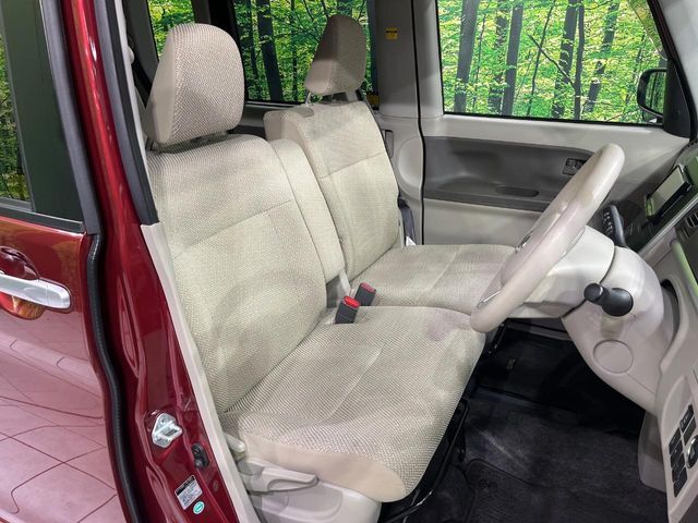 運転席シート廻りは使用感も少なく、良好な状態となっています。丁寧に使われていたことがよくわかりますね。