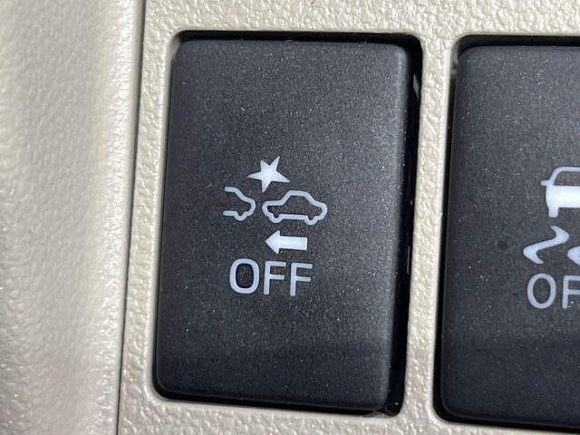【スマートアシスト】走行中に前方の車両等を認識し、衝突しそうな時は警報とブレーキで衝突回避と被害軽減をアシスト。より安全にドライブをお楽しみいただけます。