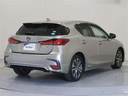 大きく開くバックドアは荷物の積み下ろしが楽です。