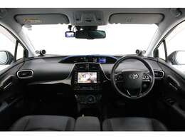 内装カラーは人気の黒系です。内装各部のパーツが使いやすい配置です。高級感満載の乗り心地が良い装備になっております！