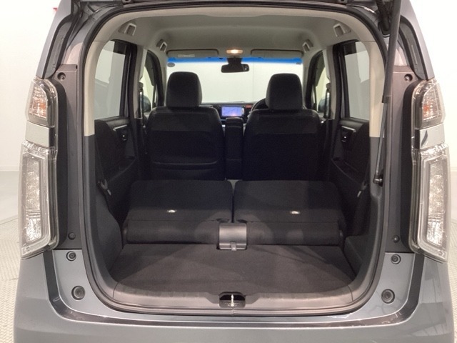 リアシートを倒すと、ラゲッジスペースを広くお使いいただけます！