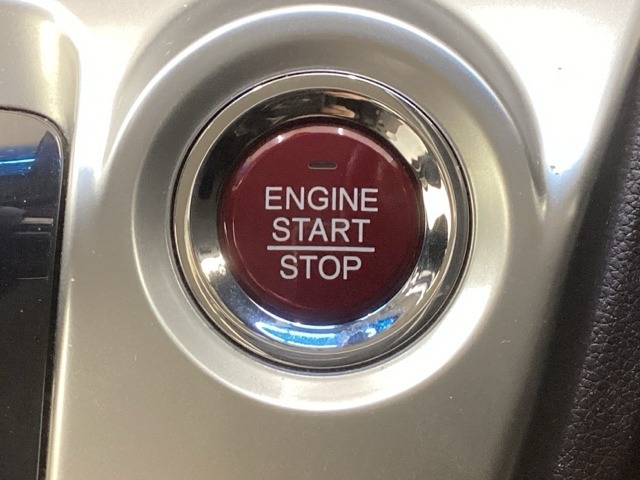ワンプッシュでエンジンのスタート、ストップが出来て便利です。
