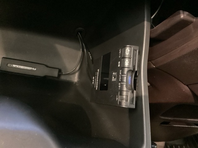 いまや快適なカーライフに欠かせないETCが付いています。