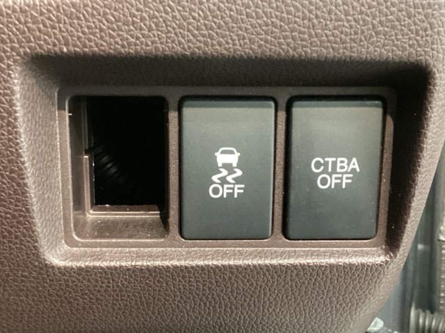 横滑り防止装置がついています。いざという時に安心ですね。