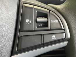 【アダプティブクルーズコントロール】高速道路での長距離走行が楽に！！自動で速度を保つクルーズコントロールが、衝突軽減システムと連携し、前方の車両を感知して車間を保つように速度調節してくれます！！