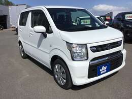 鶴田自動車は笑顔で働ける職場作りに常日頃から励んでいます。元気で笑顔あふれるスタッフが親切丁寧に対応できるお店作りを目指し車検、新車中古車販売、鈑金塗装、自動車保険、を行っております。