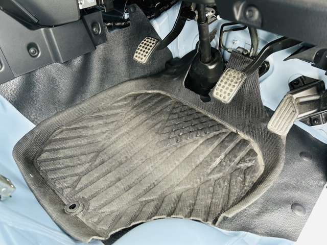 使用感は御座いますが、ご納車前には掃除機清掃を行います！