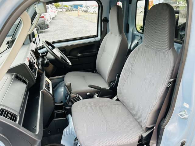 買取直売はメリット多数あり♪通常中古車の流通にかかるマージンを大幅にカット出来るので他社の同年式と比べて低価格が実現できます♪