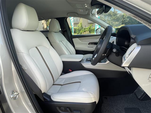 【運転席】『運転席周辺』の画像になります。写真の内容に関してご不明点、ご質問等がございましたらお気軽にガリバー店舗までお問い合わせください。