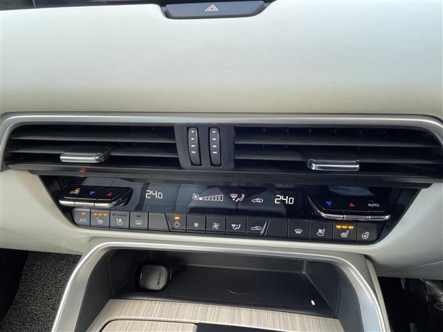 【運転席操作部】『運転席周辺の装備』の画像になります。快適なドライブを楽しむための機能が装備されています！運転席から触れるので使いやすいです！