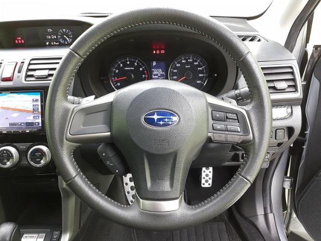 WECARSの展示場では実際に見て、触ってお車をお選びいただけます！知識の豊富な営業スタッフが様々なカーライフをご提案いたします！