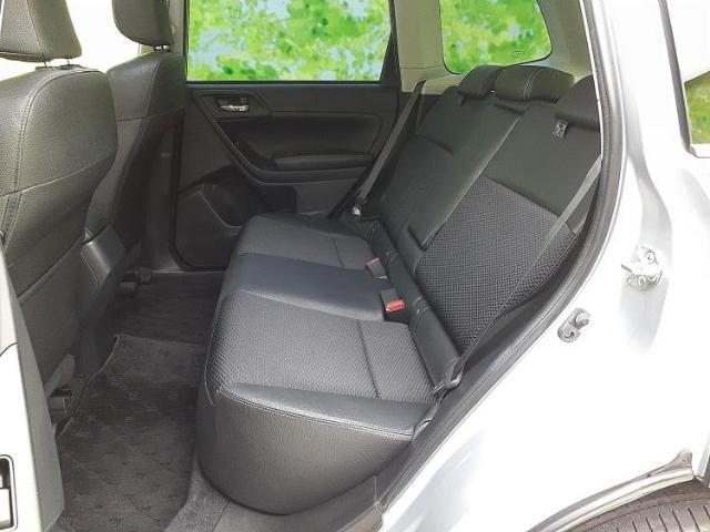 WECARSでは各商談席に大型モニターをご用意しております！見やすい大画面でゆったりと全国の在庫をご覧いただけます！是非ご来店お待ちしております！