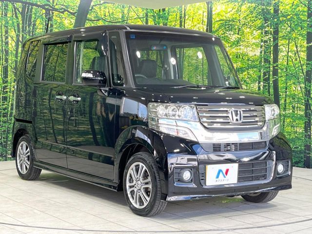 大好評のボディコーティング「弾スプラッシュコート」もご納車までに施工可能。通常のガラスコートと異なる、耐久年数6年の無機質ガラスコーティングが、ボディをキレイな状態に保ってくれます。
