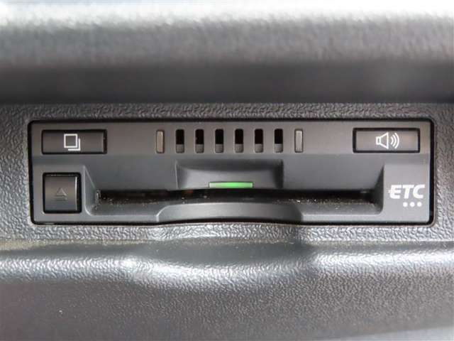 ETCはビルトインタイプになります。クルマ本体のパネルに埋め込むような形になりますので、スッキリとした室内になりますね！