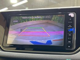 【バックカメラ】駐車時に後方がリアルタイム映像で確認できます。大型商業施設や立体駐車場での駐車時や、夜間のバック時に大活躍！運転スキルに関わらず、今や必須となった装備のひとつです！