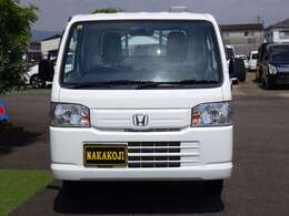 「お客様が自由にお気軽に展示車をご覧頂けるように」が当店の想いです。ご質問等ございましたら、お気軽にスタッフへ一言お掛けくださいませ！