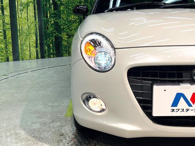 【LEDヘッドライト】悪天候や夜間走行時も良好な視界を確保し安心して運転できる高輝度LEDヘッドライトを装備！点灯速度が早く、消費電力も抑えられています。