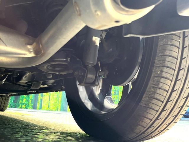 お車を安心してお乗りいただく為には、足回りの定期点検が欠かせません。サービスサポート（有償保証）では無料点検もご提供しており、安心のカーライフをお過ごしいただけるサポート体制が整っています。