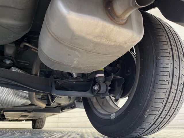 お車を安心してお乗りいただく為には、足回りの定期点検が欠かせません。サービスサポート（有償保証）では無料点検もご提供しており、安心のカーライフをお過ごしいただけるサポート体制が整っています。