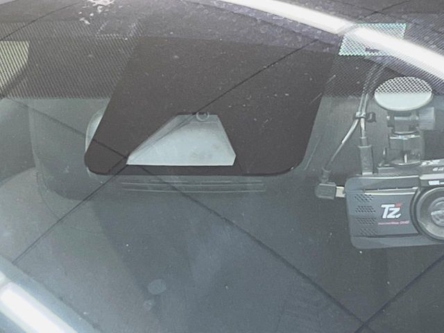 【トヨタセーフティセンス】走行中に前方の車両等を認識し、衝突しそうな時は警報とブレーキで衝突回避と被害軽減をアシスト。より安全にドライブをお楽しみいただけます。