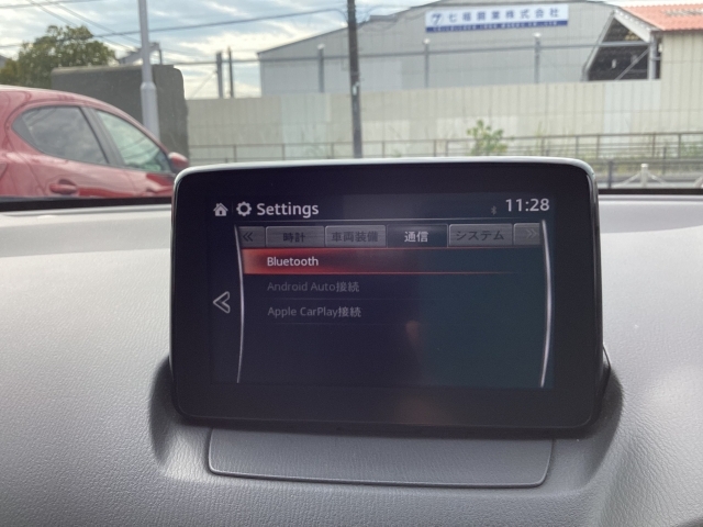 お持ちのUSBケーブルを挿入してスマートフォンなどと接続させればAppleCarPlay、AndroidAutoなどでお楽しみいただけます♪