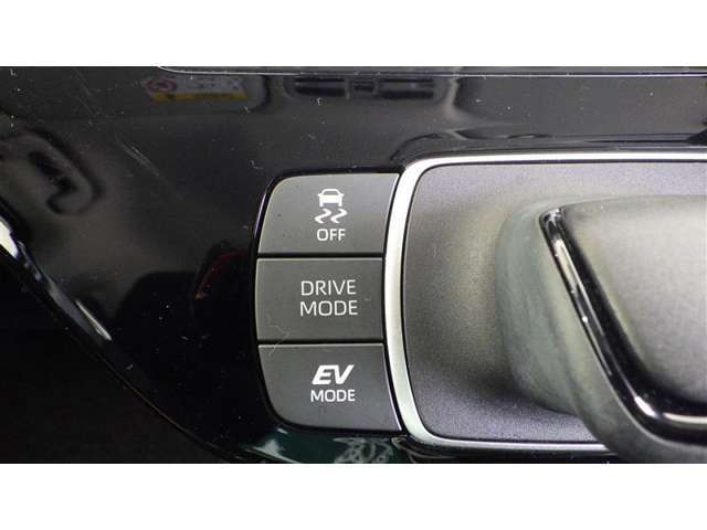 『EVモード』はモーターのみで走行しガソリンを消費しないハイブリッド車ならではの環境にも優しい走行です
