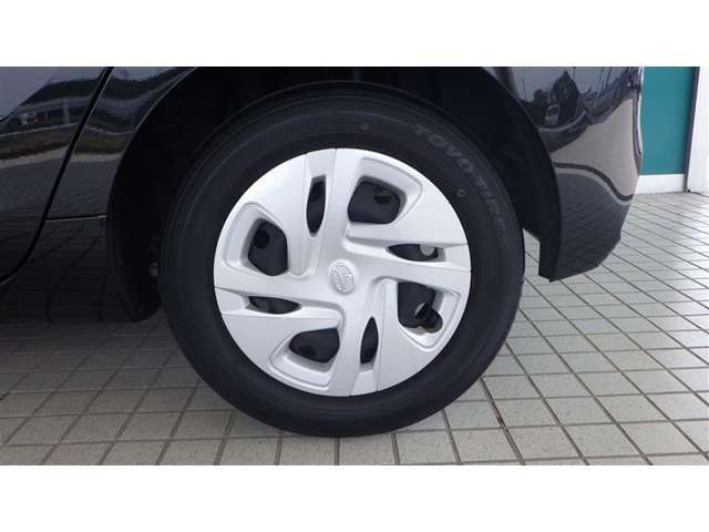 純正ホイールカバー装着　タイヤサイズ185/65R15
