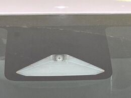 【トヨタセーフティセンス】走行中に前方の車両等を認識し、衝突しそうな時は警報とブレーキで衝突回避と被害軽減をアシスト。より安全にドライブをお楽しみいただけます。