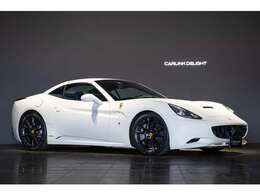 2009　Ferrari　California　F1　DCT　正規D　左H　ビアンコアヴス　ネイビーレザー　自然吸気V8　FRを2＋2オープンで楽しむ。これは、ゆったりとどこまでも走っていきたくなる優雅に乗りこなすためのフェラーリ。