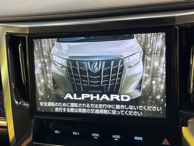 【純正10型ナビ】人気の純正ナビを装備しております。ナビの使いやすさはもちろん、オーディオ機能も充実！キャンプや旅行はもちろん、通勤や買い物など普段のドライブも楽しくなるはず♪